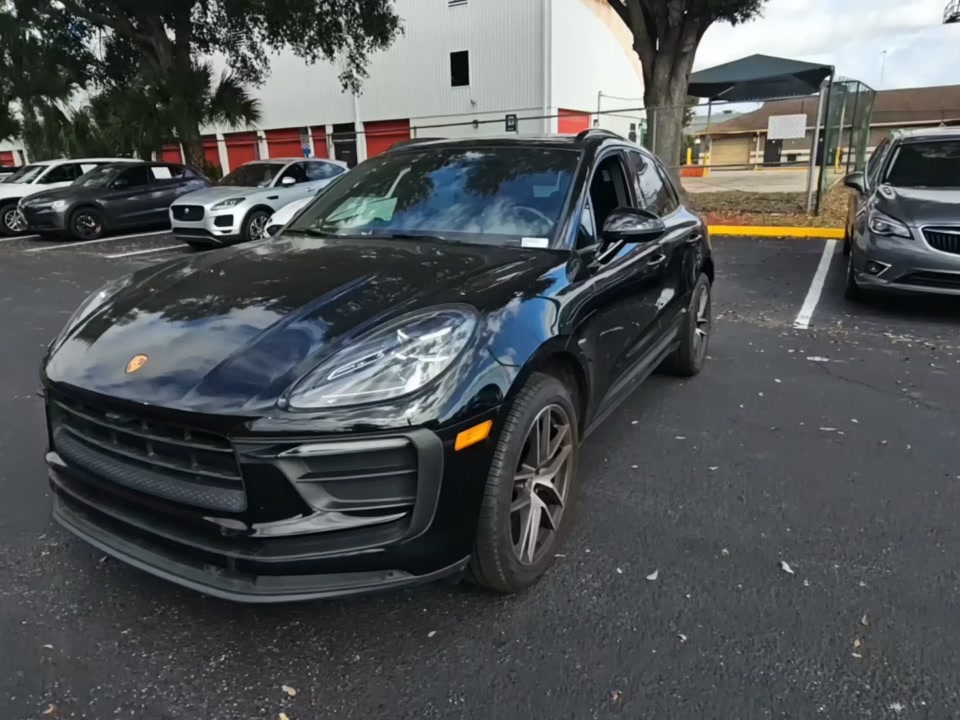 2022 Porsche Macan Base AWD