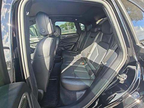 2022 Porsche Macan Base AWD