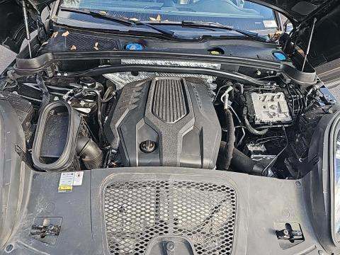 2022 Porsche Macan Base AWD