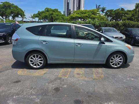 2014 Toyota Prius v Five FWD