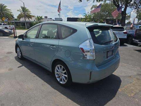 2014 Toyota Prius v Five FWD