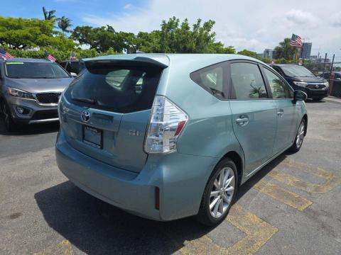 2014 Toyota Prius v Five FWD