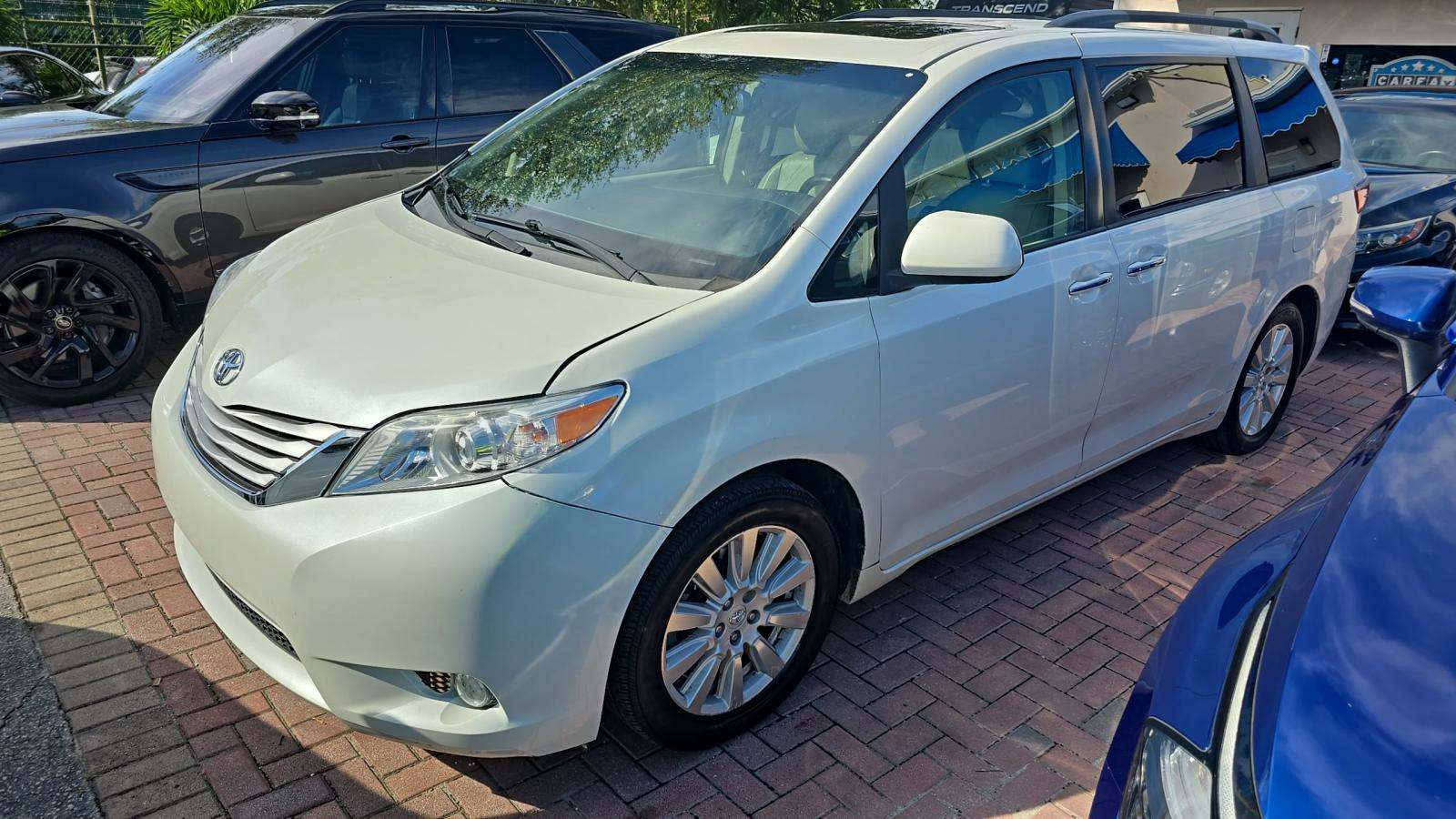 2017 Toyota Sienna Mobility XLE 7-Passenger w/Auto Access Seat 119.3