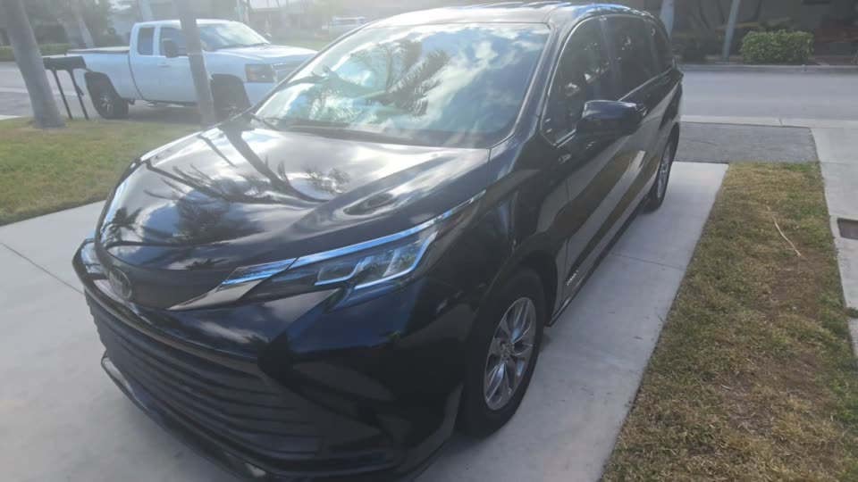 2021 Toyota Sienna LE 8-Passenger 120.5