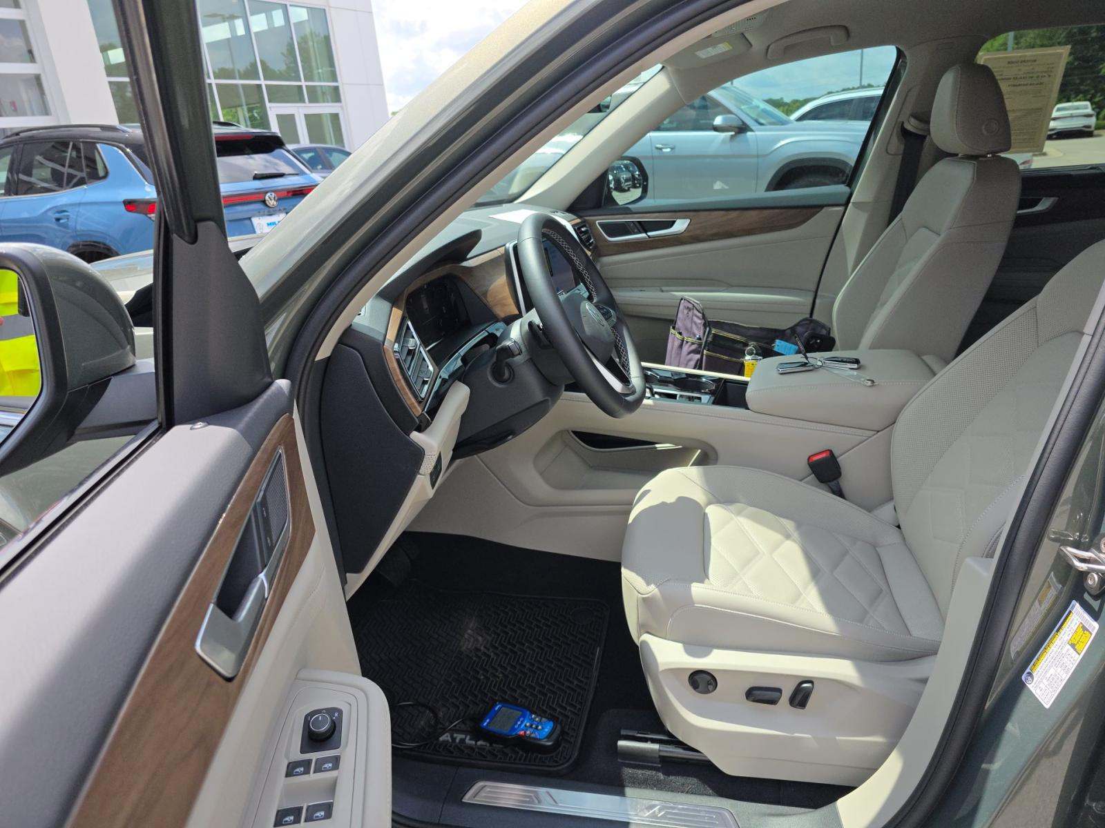 2026 Volkswagen Atlas 2.0T SE FWD