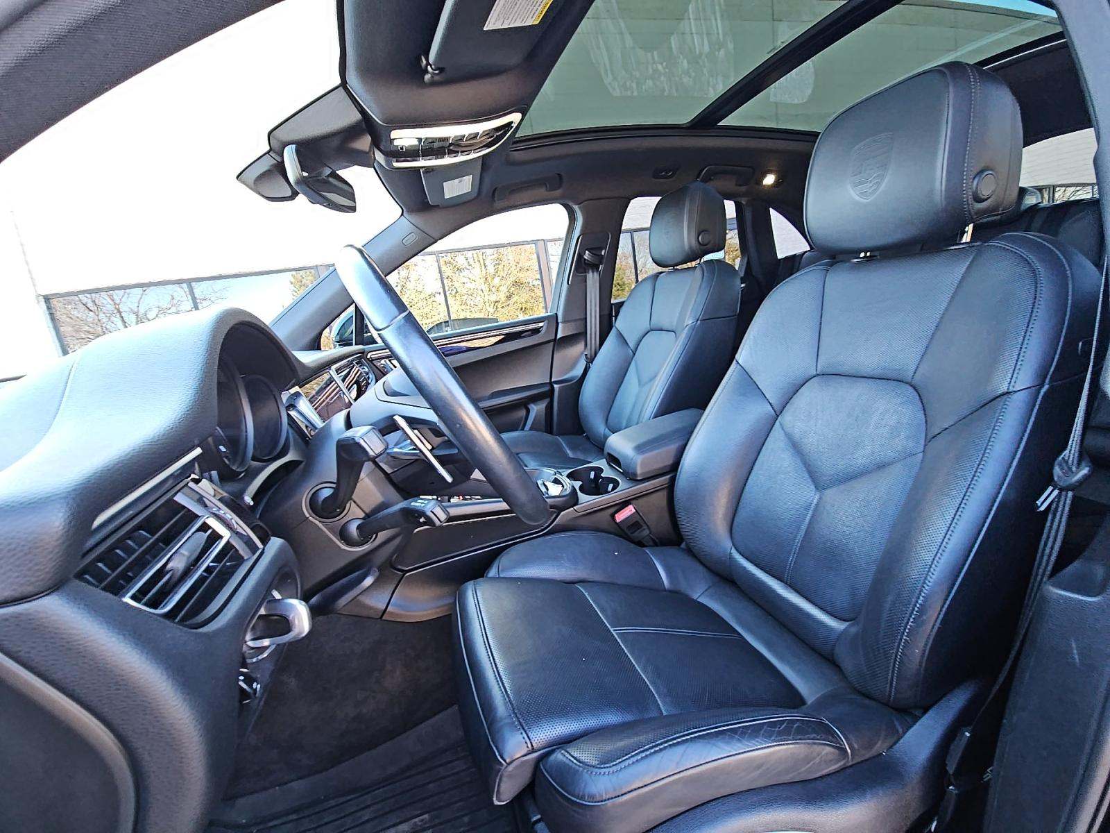 2022 Porsche Macan Base AWD