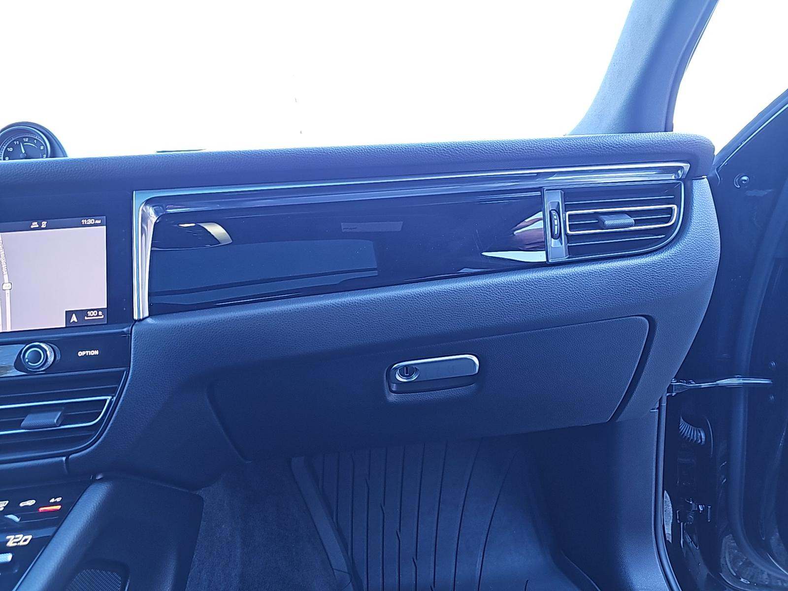 2022 Porsche Macan Base AWD