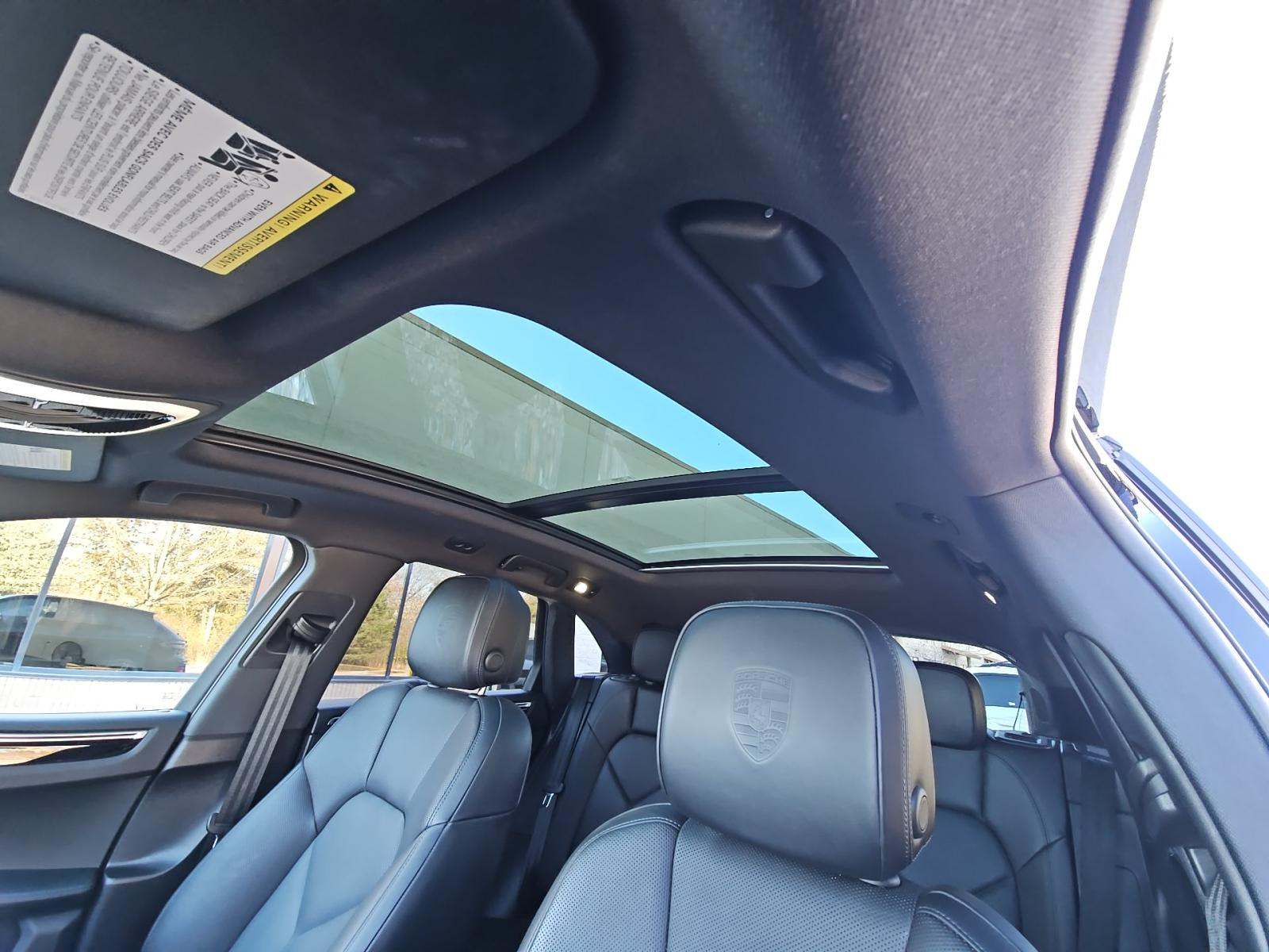 2022 Porsche Macan Base AWD