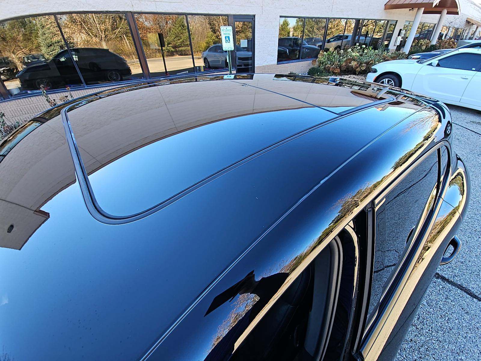 2022 Porsche Macan Base AWD