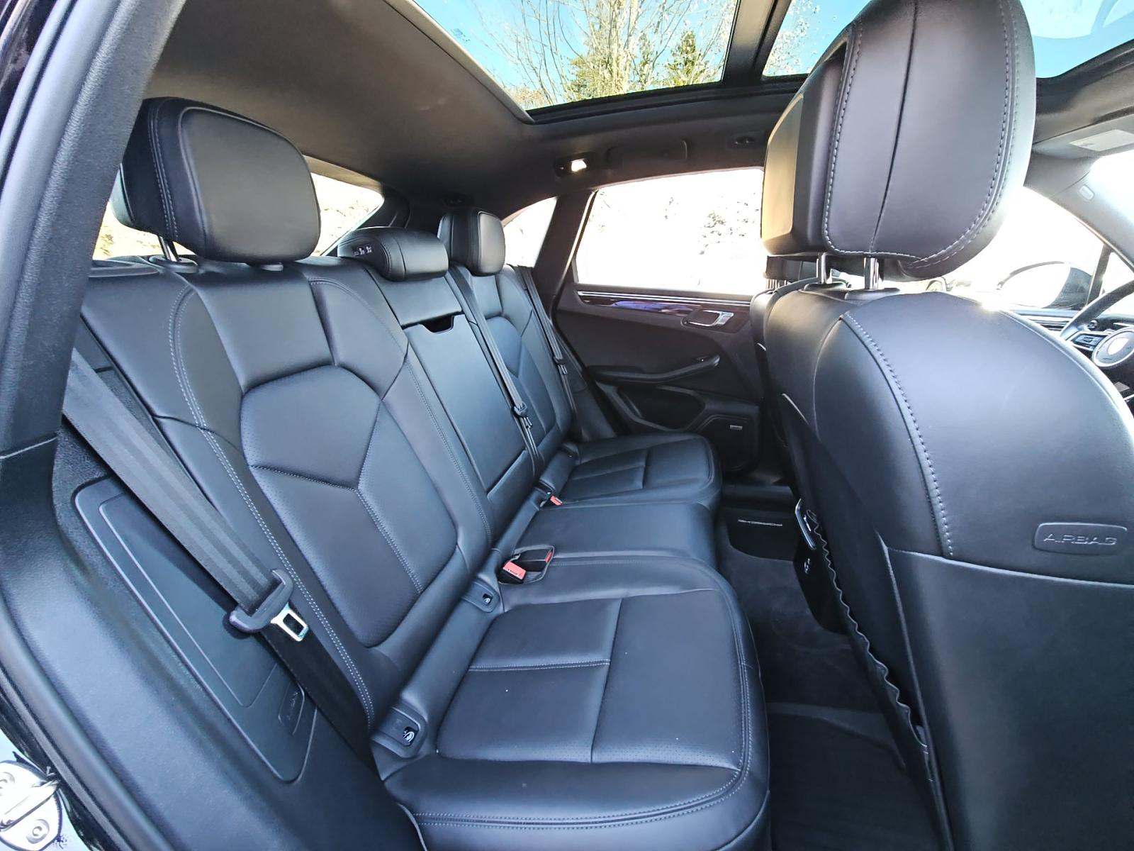 2022 Porsche Macan Base AWD