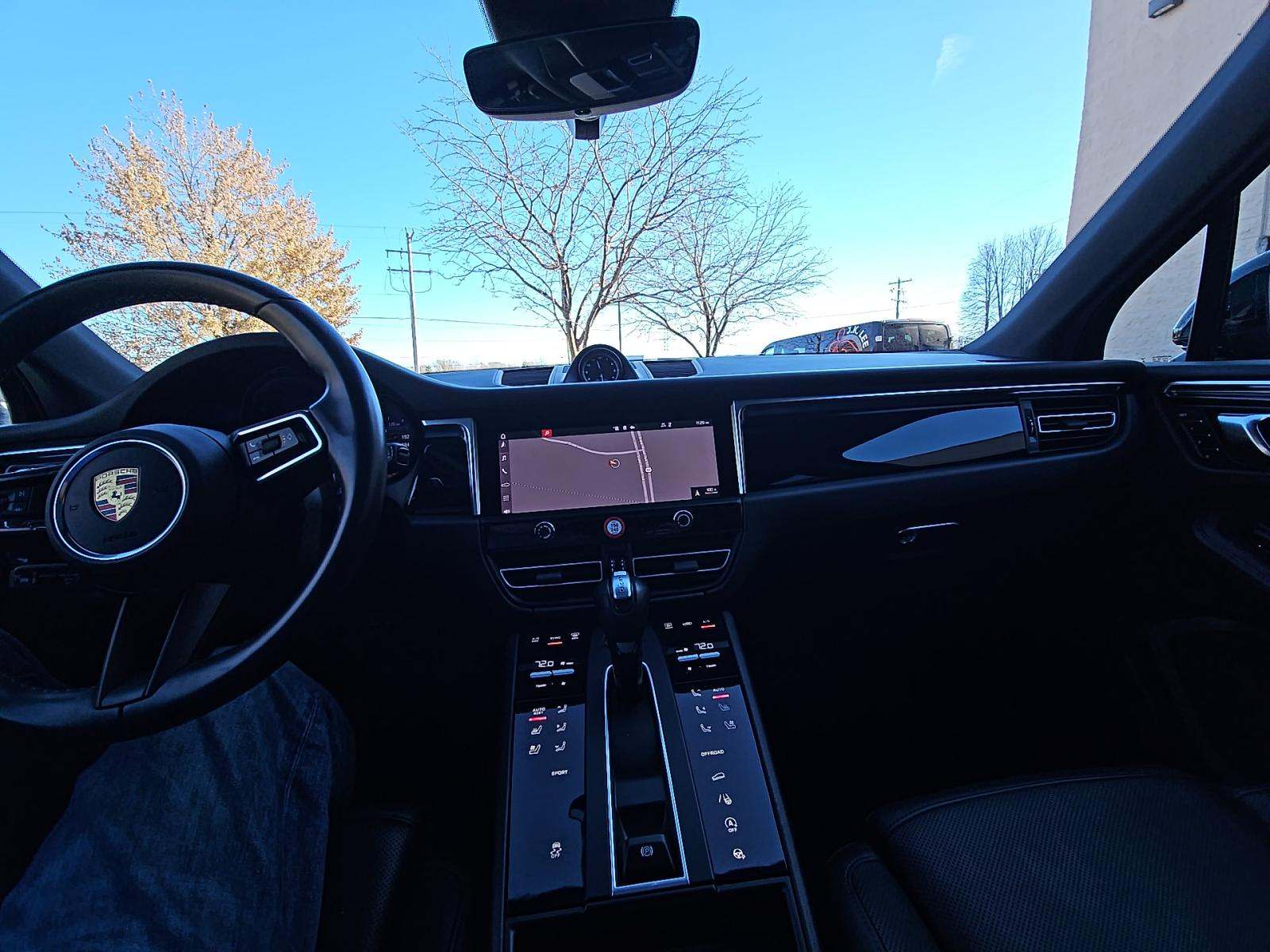 2022 Porsche Macan Base AWD