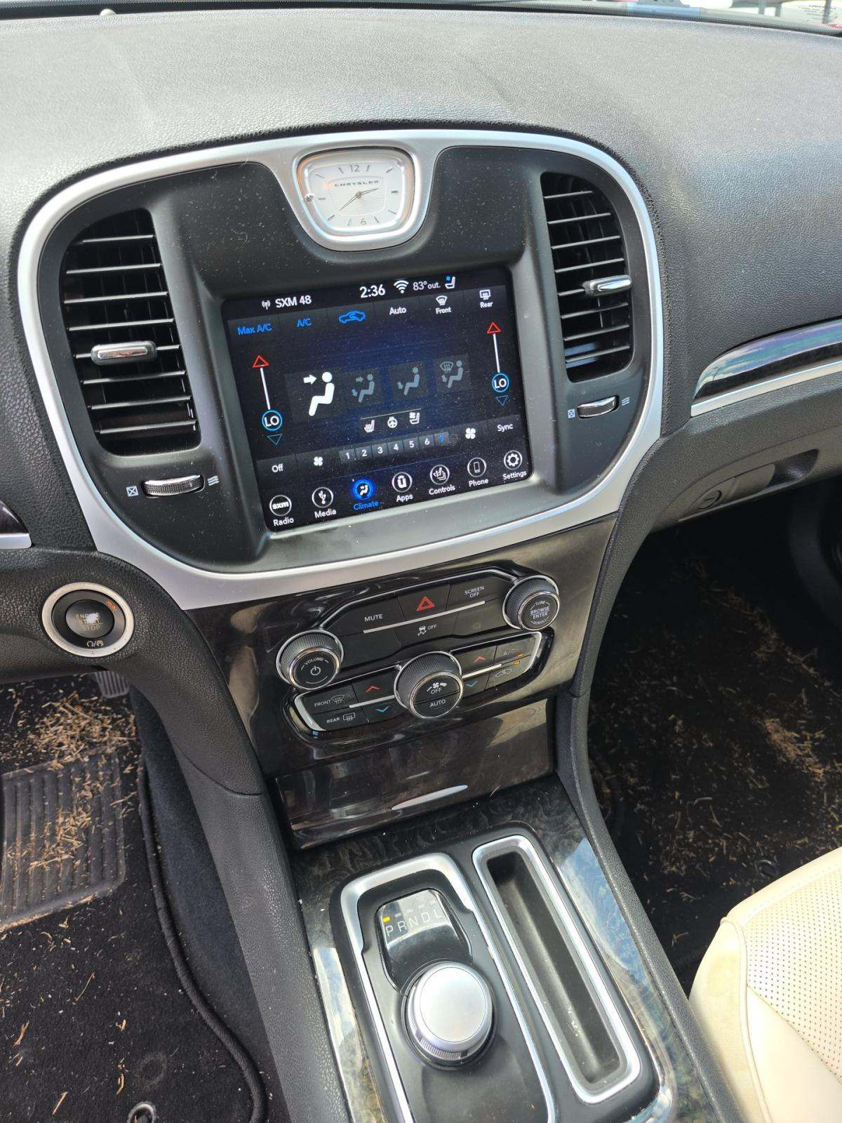 CHRYSLER 300 - 10