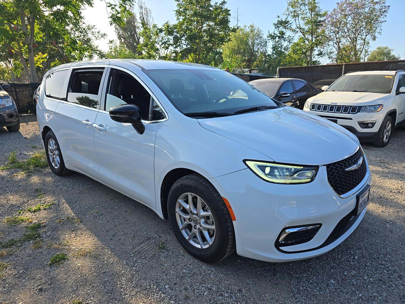 2024 Chrysler Pacifica Touring FWD