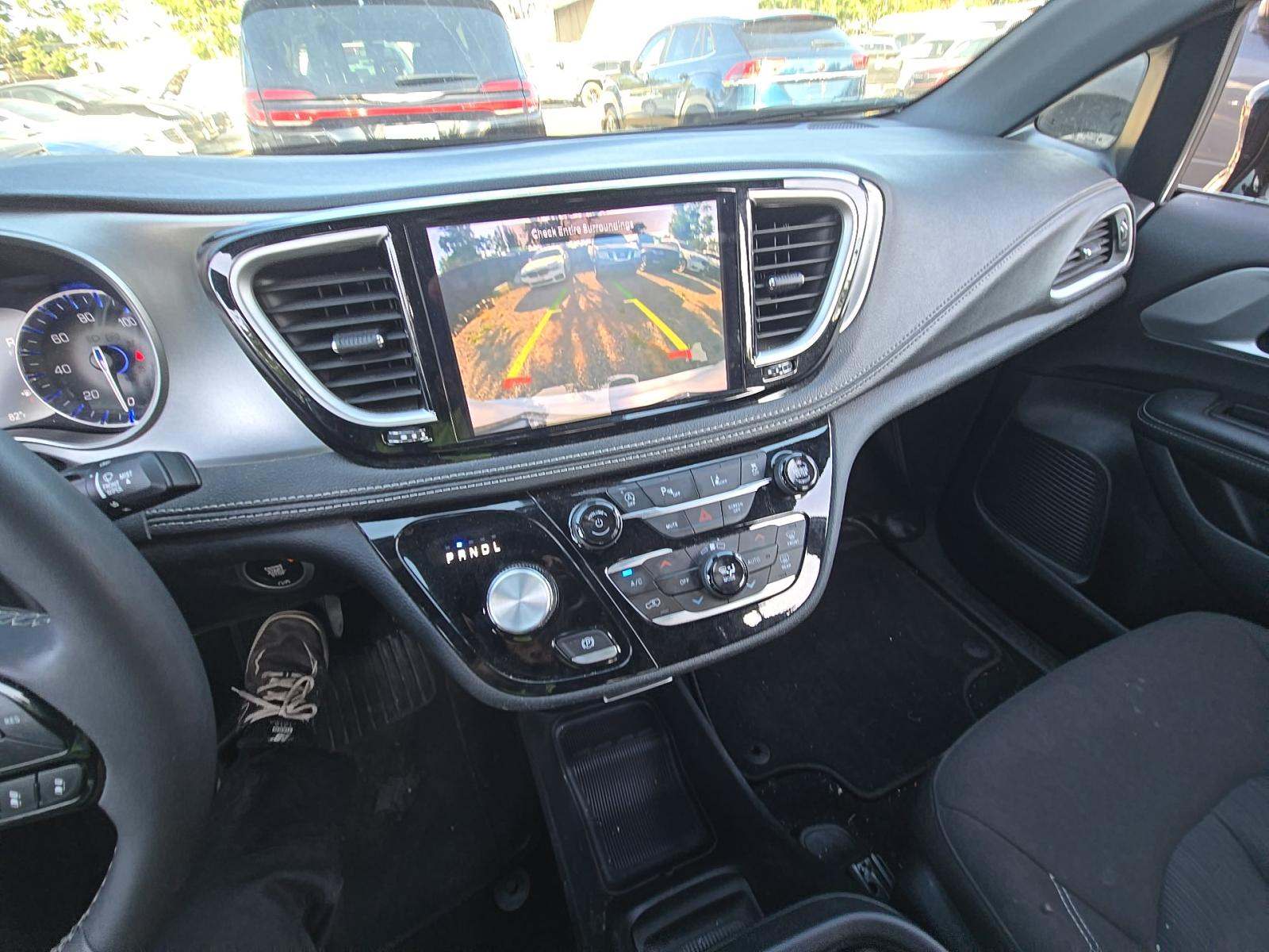 2024 Chrysler Pacifica Touring FWD