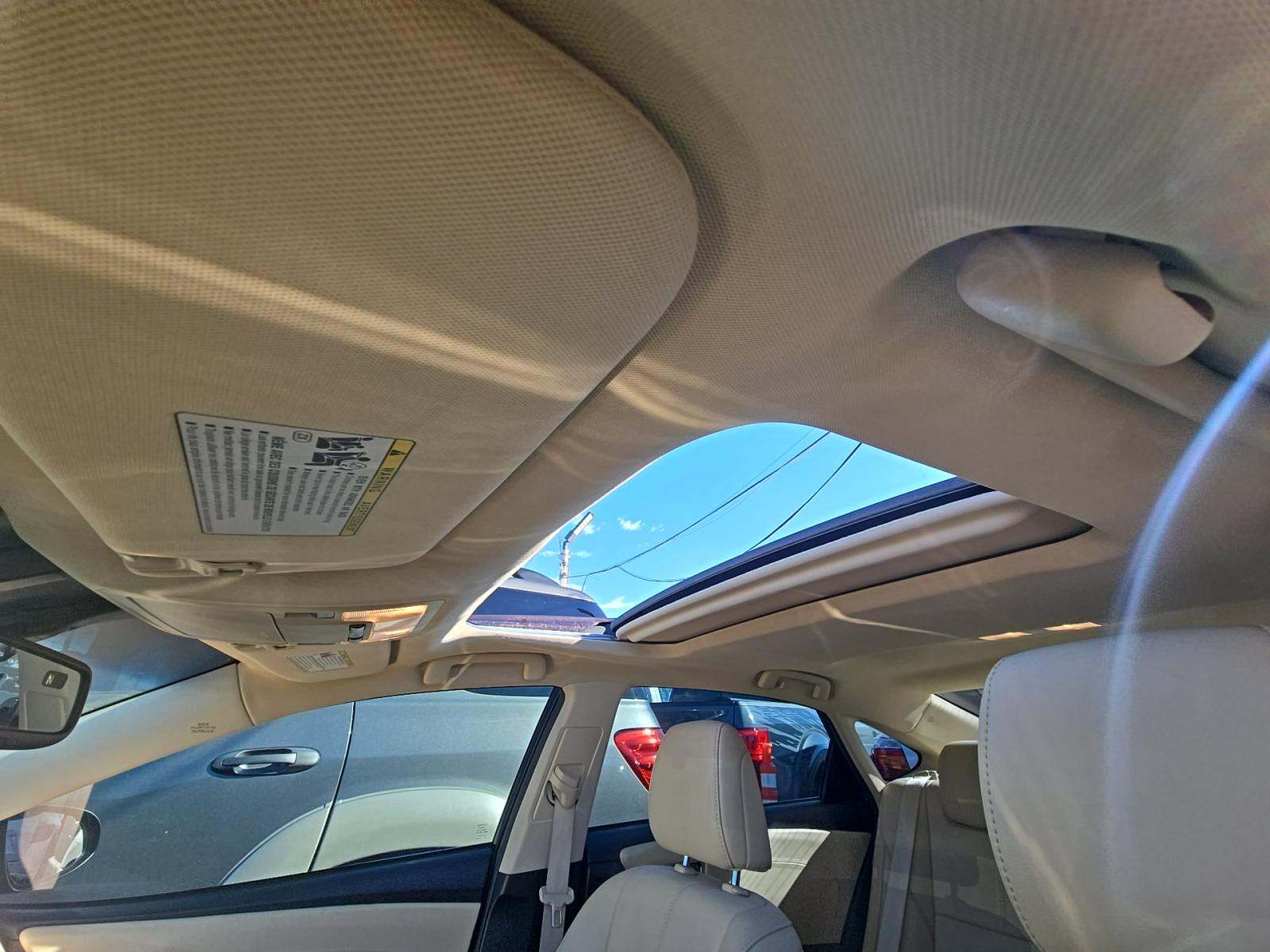 2016 Toyota Avalon Hybrid XLE Premium FWD