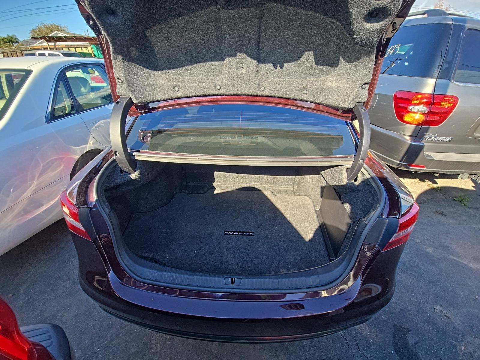 2016 Toyota Avalon Hybrid XLE Premium FWD