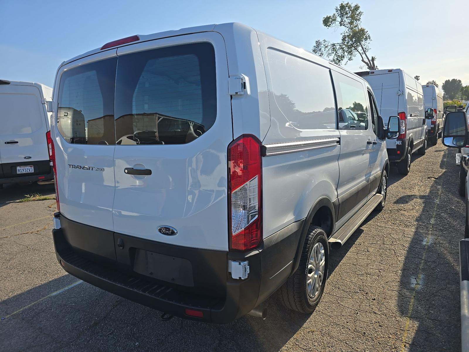 FORD TRANSIT 250 - 3