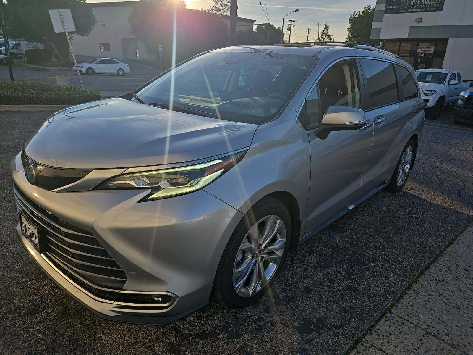 2022 Toyota Sienna Platinum FWD
