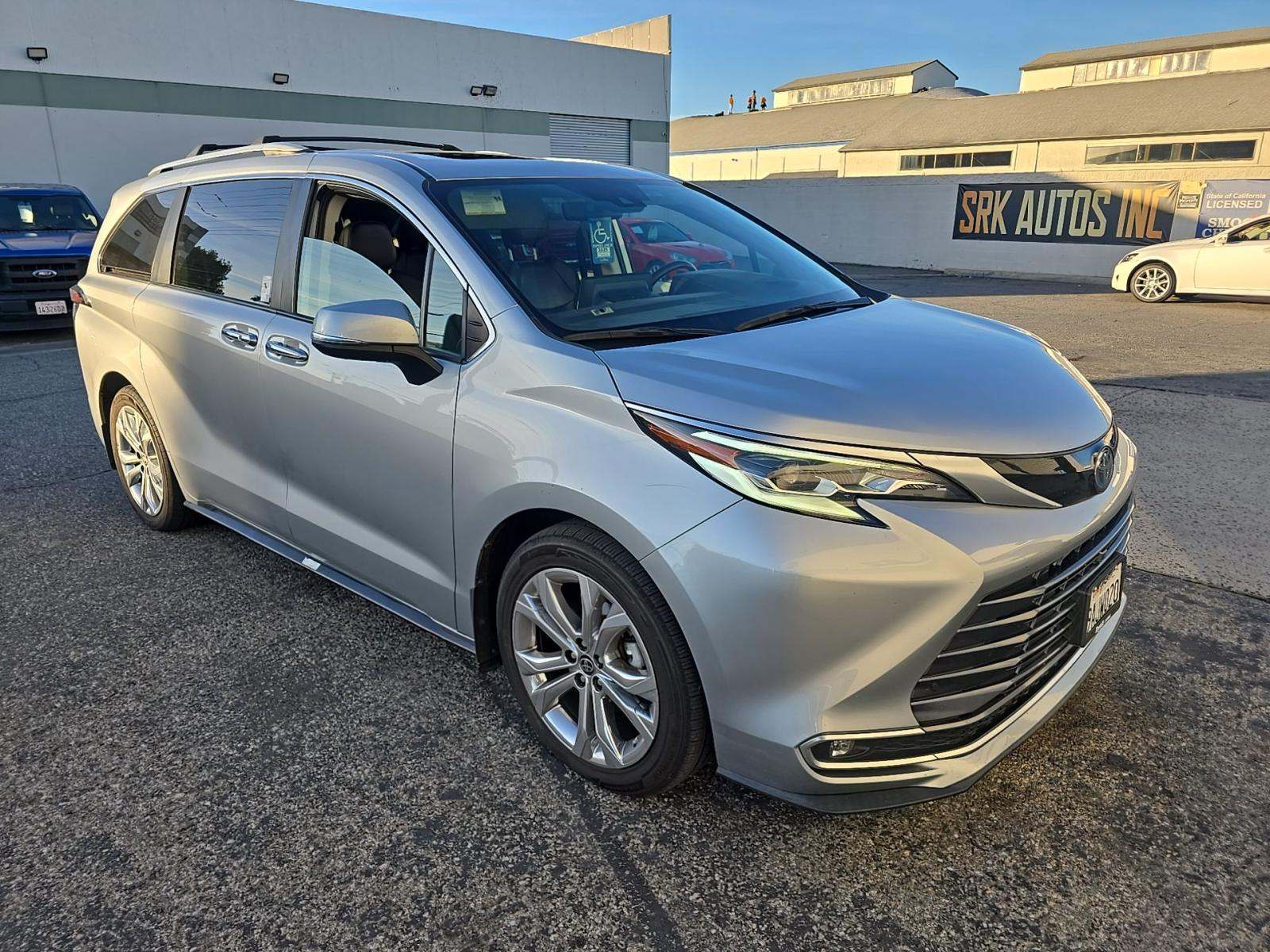 2022 Toyota Sienna Platinum FWD