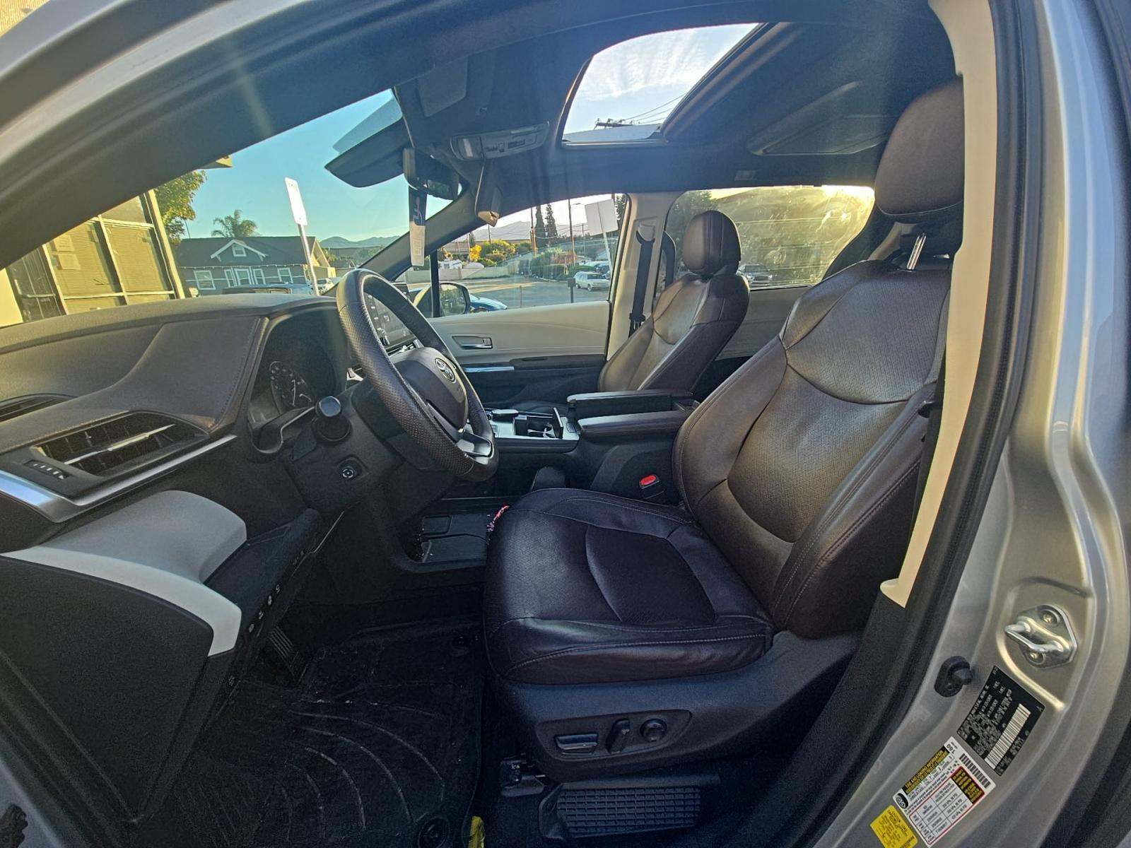 2022 Toyota Sienna Platinum FWD