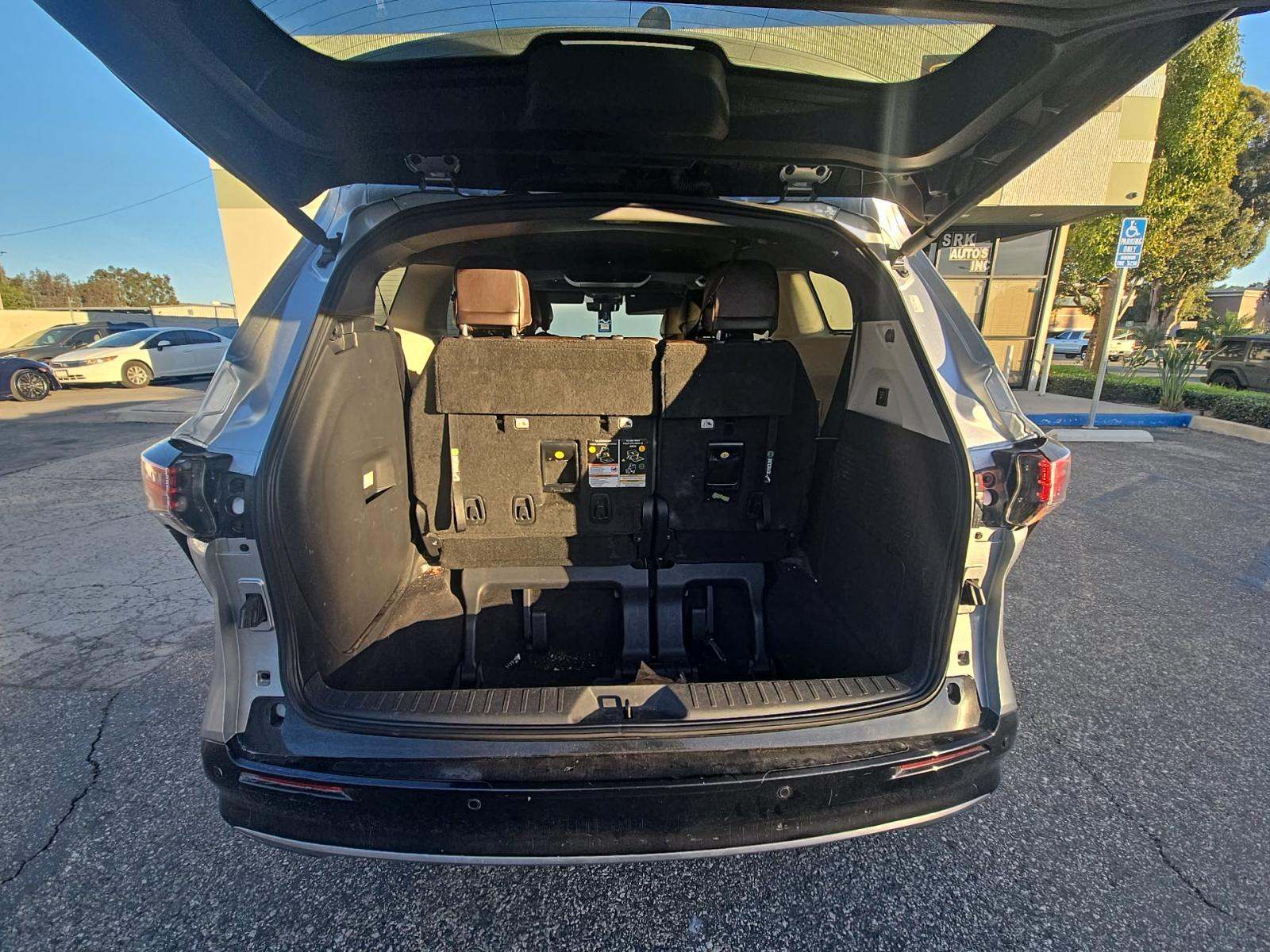 2022 Toyota Sienna Platinum FWD