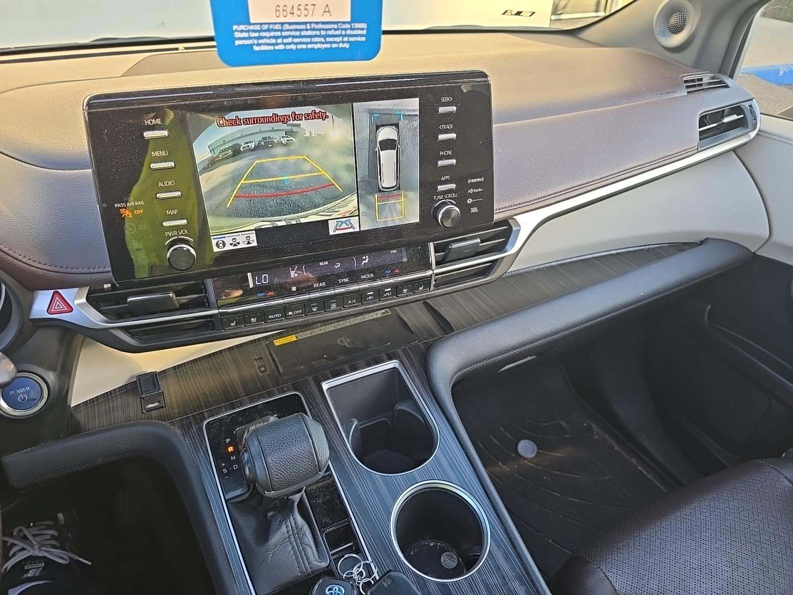 2022 Toyota Sienna Platinum FWD