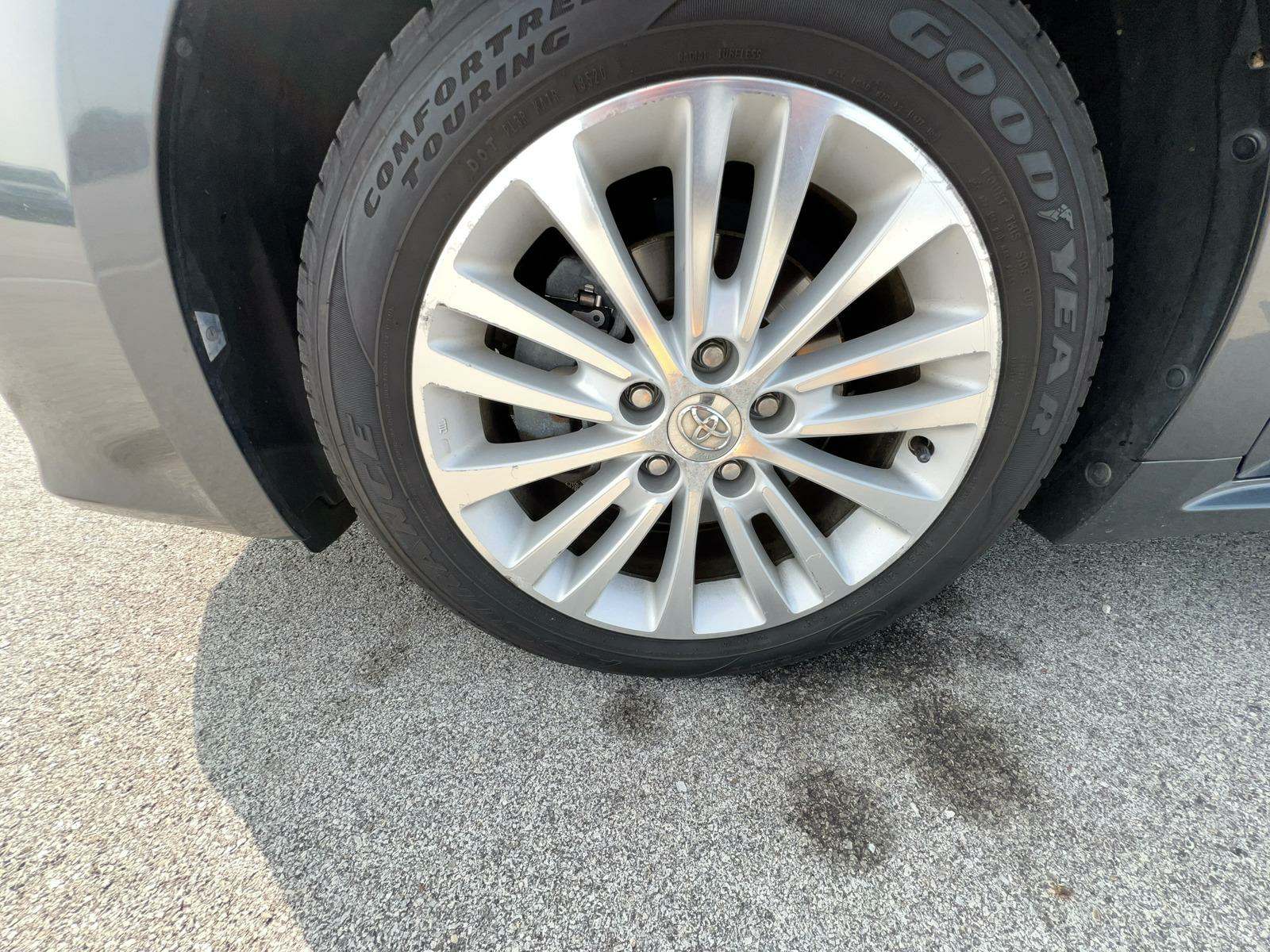 2013 Toyota Avalon Hybrid Limited FWD