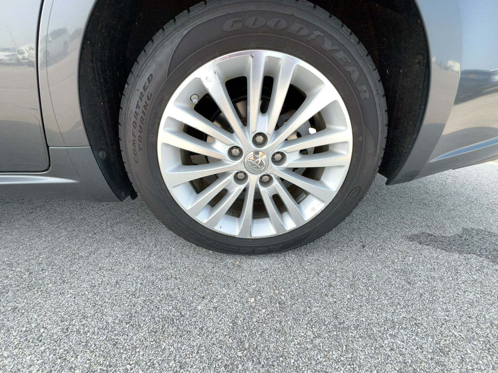 2013 Toyota Avalon Hybrid Limited FWD