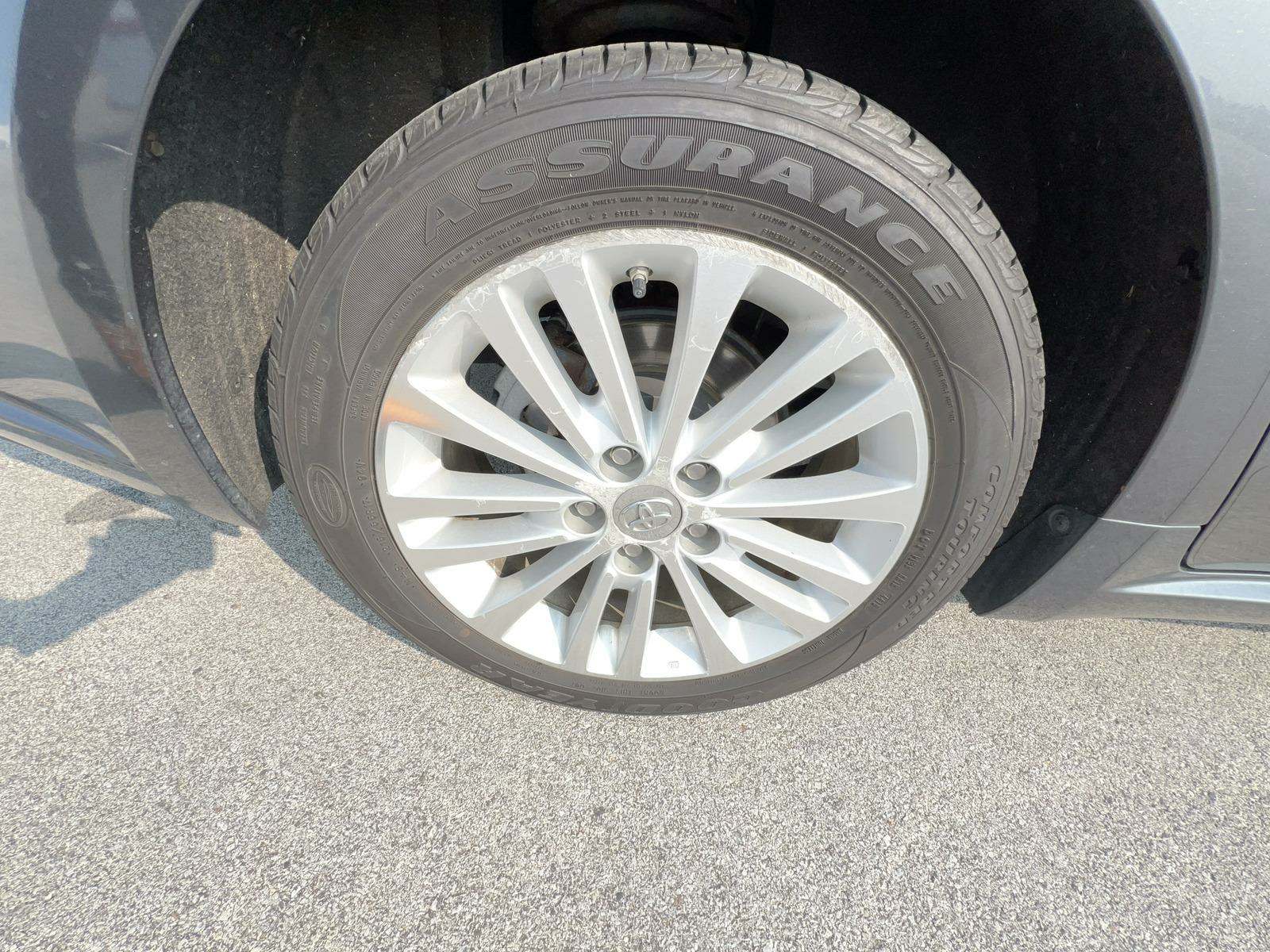 2013 Toyota Avalon Hybrid Limited FWD