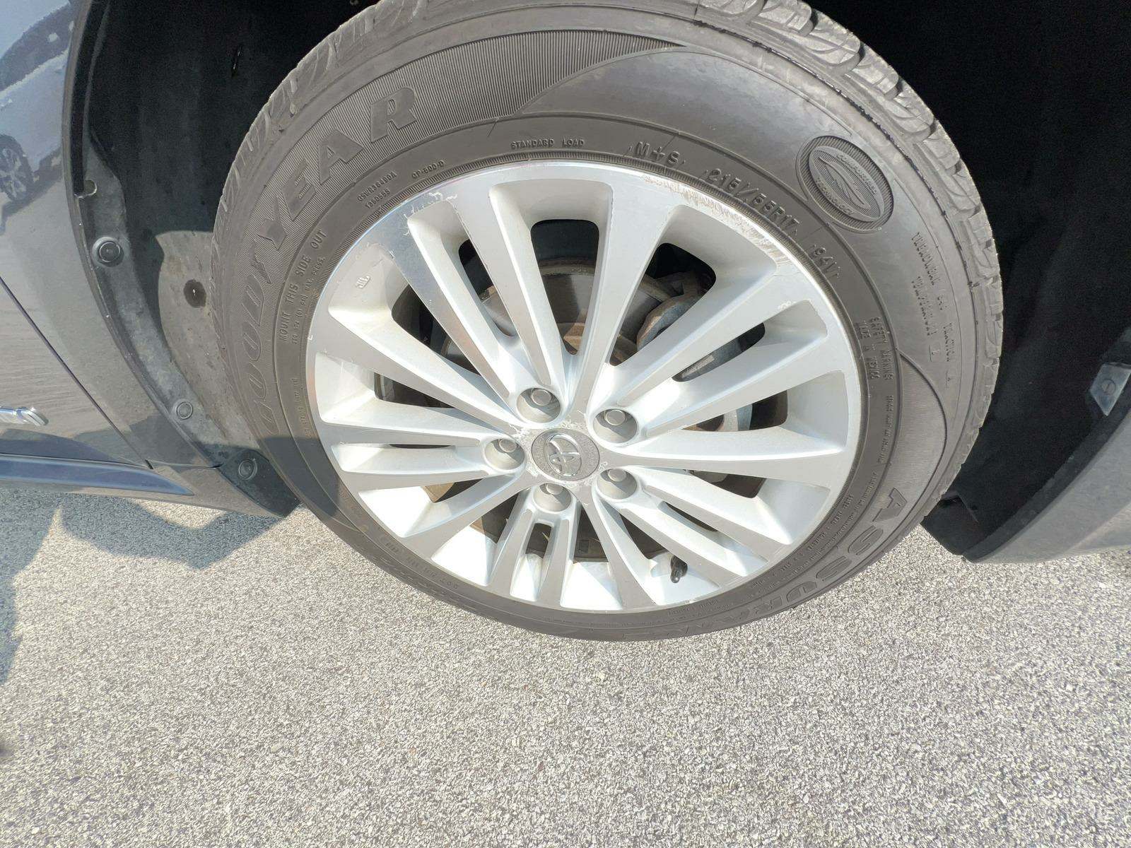 2013 Toyota Avalon Hybrid Limited FWD