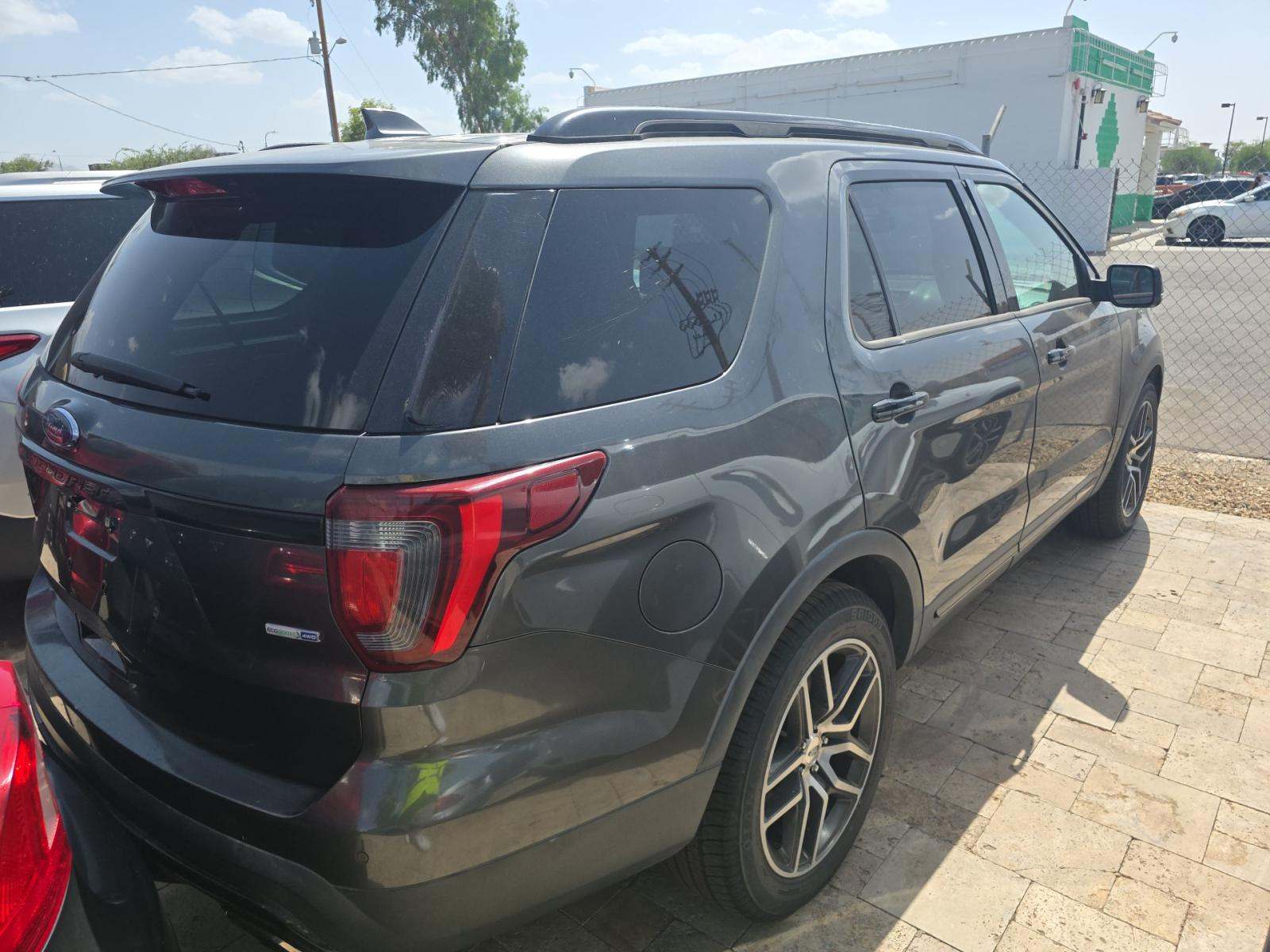 FORD EXPLORER - 3