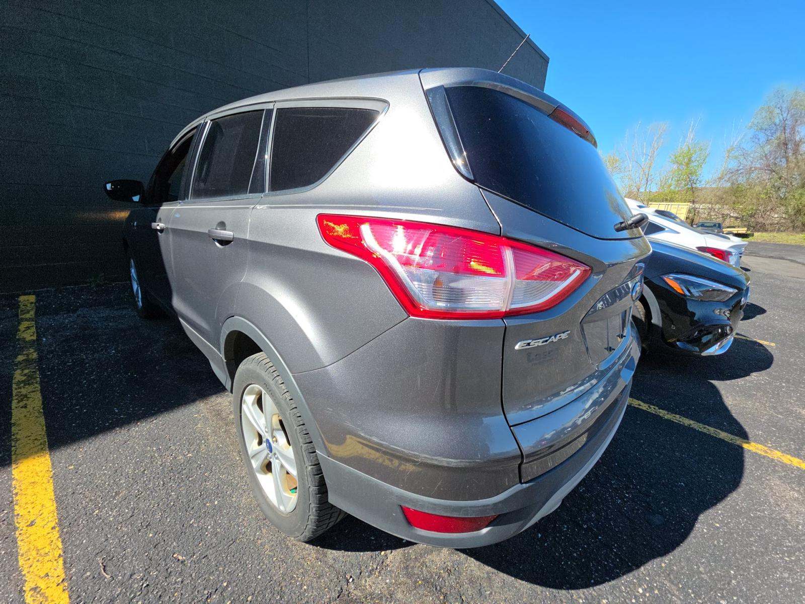 FORD ESCAPE - 2