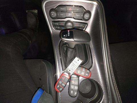 DODGE SRT HELLCAT - 8