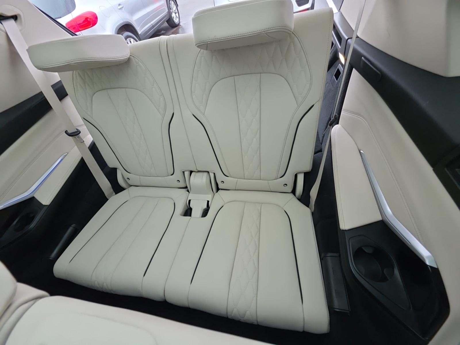 2022 BMW X7 xDrive40i AWD