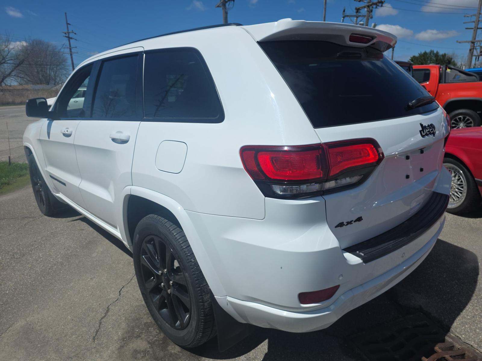 JEEP LAREDO ALTITUDE EDITION - 2