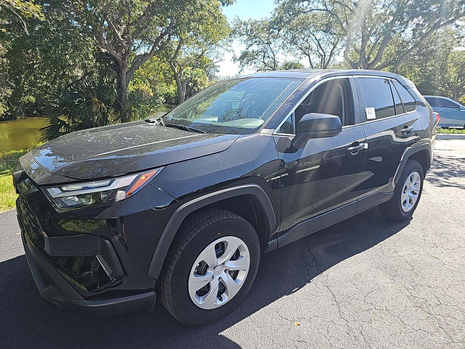 2025 Toyota RAV4 LE FWD