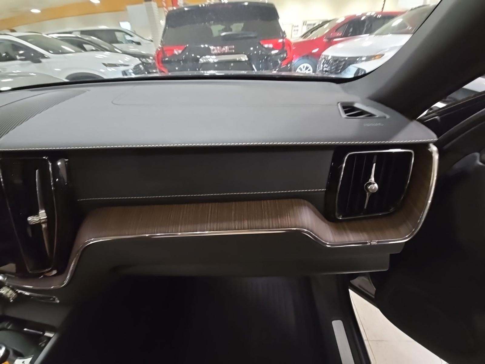 2022 Volvo XC60 B5 Inscription AWD