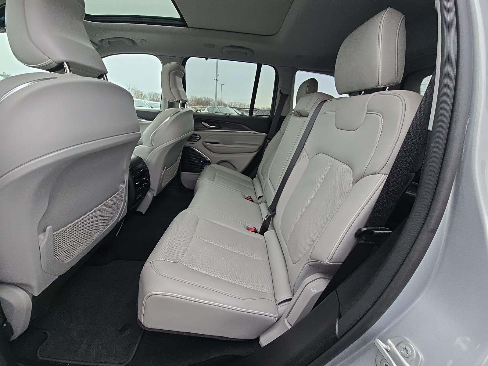 2022 Jeep Grand Cherokee Overland AWD