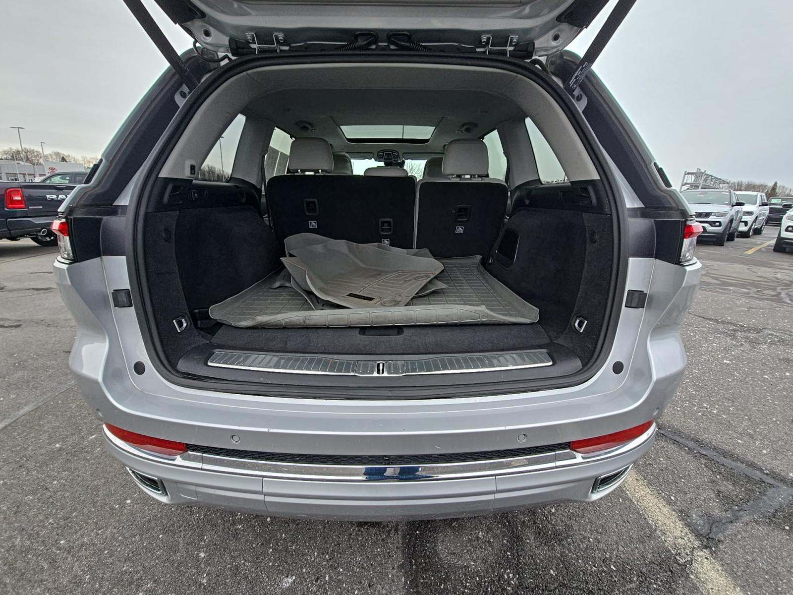 2022 Jeep Grand Cherokee Overland AWD