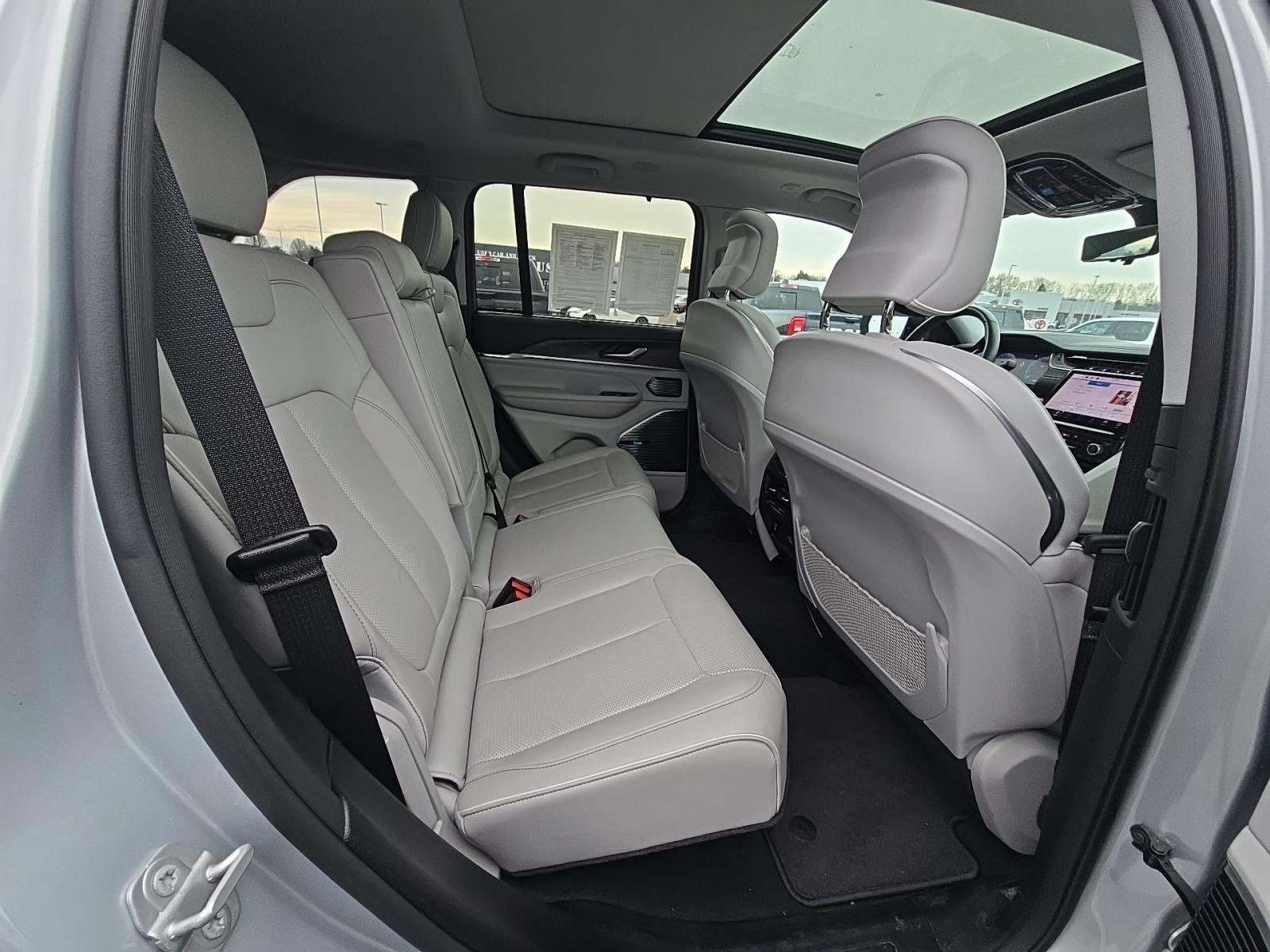 2022 Jeep Grand Cherokee Overland AWD