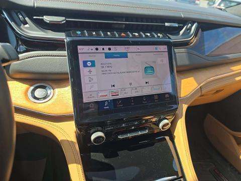 JEEP 4XE SUMMIT RESERVE - 10