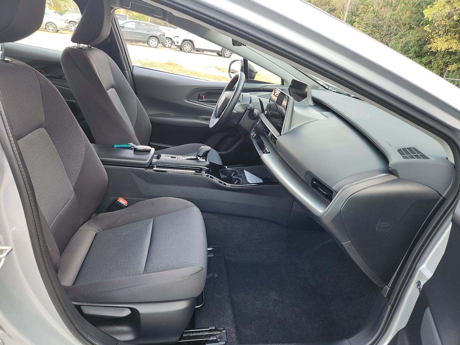 2025 Toyota Prius LE FWD