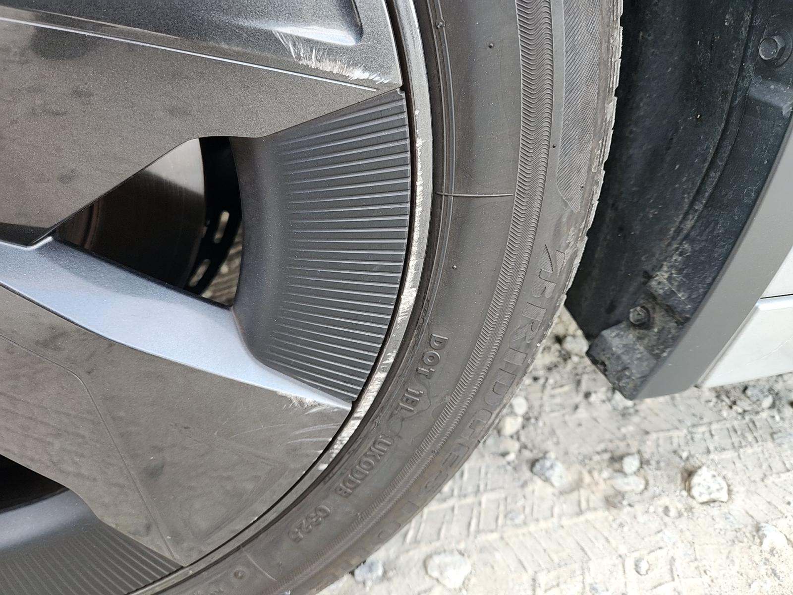 2025 Toyota Prius LE FWD