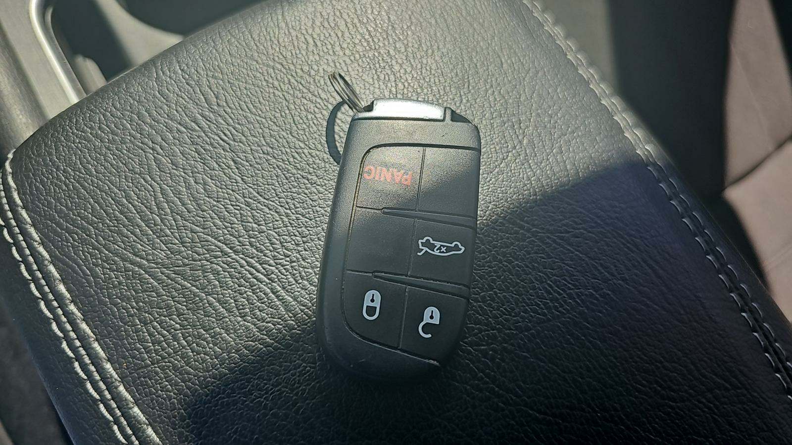 2015 Chrysler 200 LX FWD