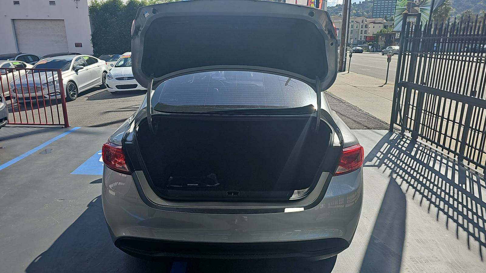 2015 Chrysler 200 LX FWD