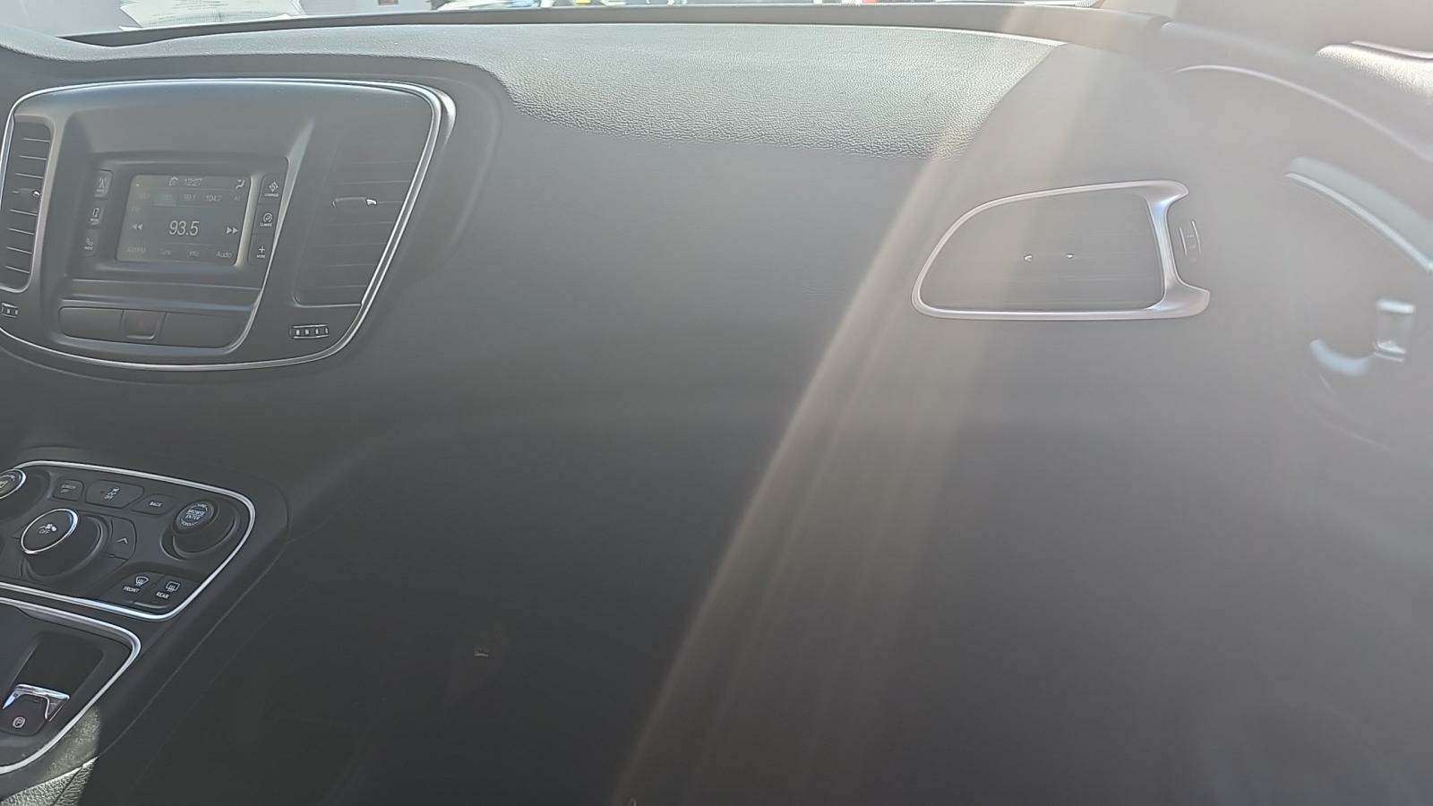 2015 Chrysler 200 LX FWD