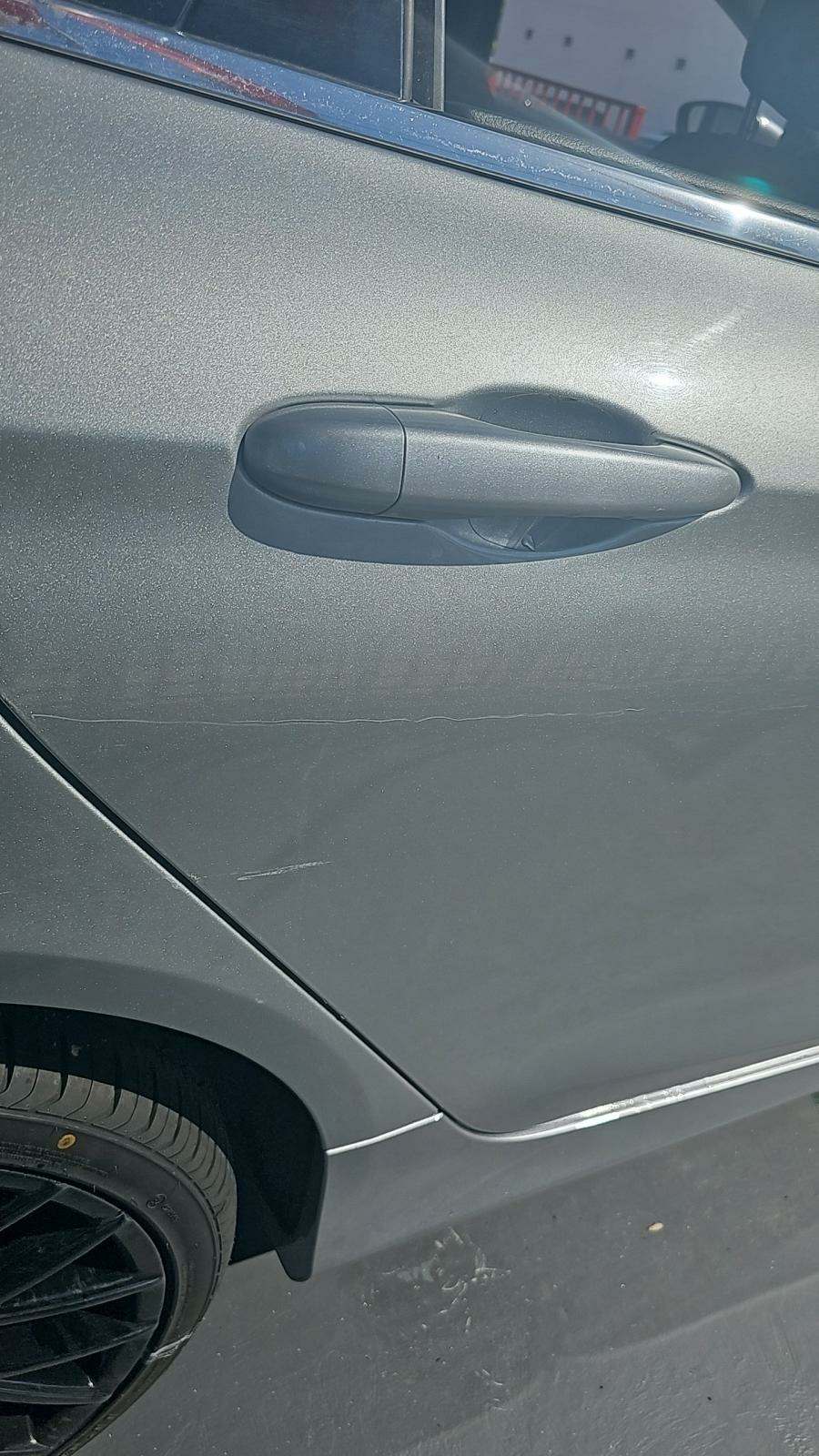 2015 Chrysler 200 LX FWD