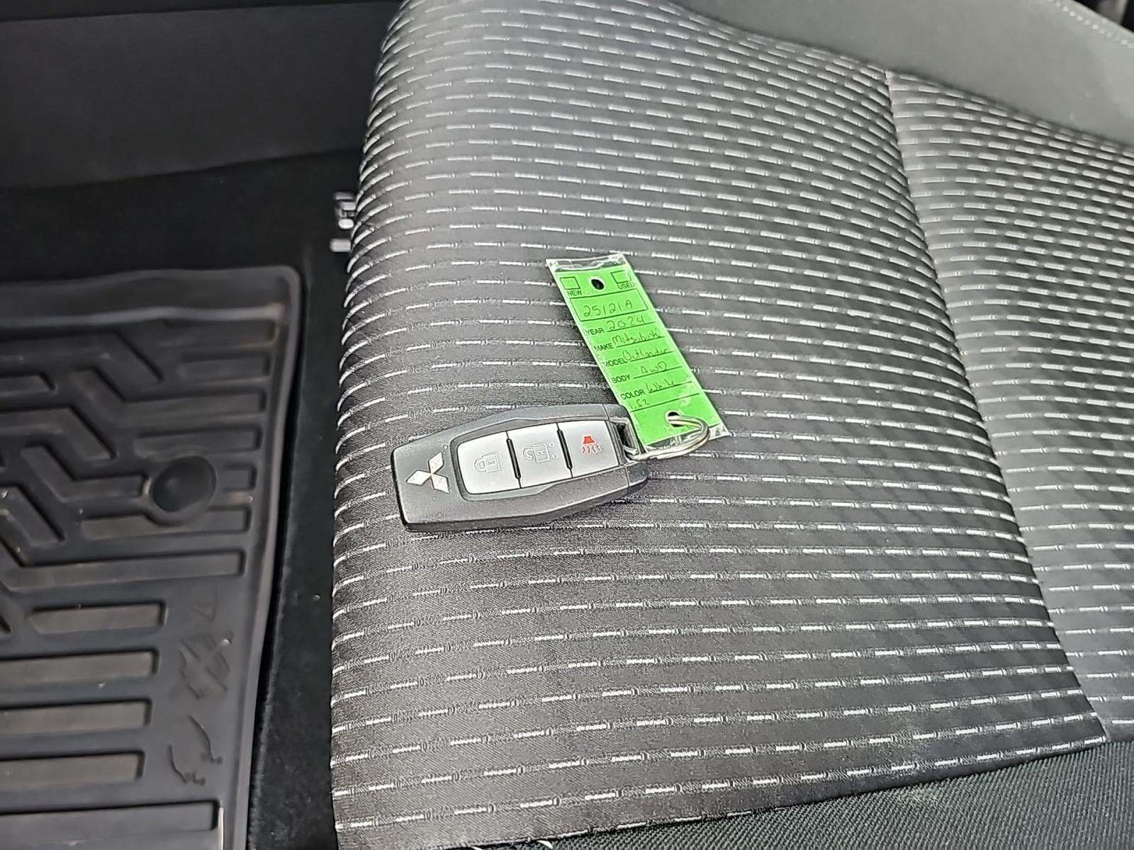 2024 Mitsubishi Outlander ES AWD