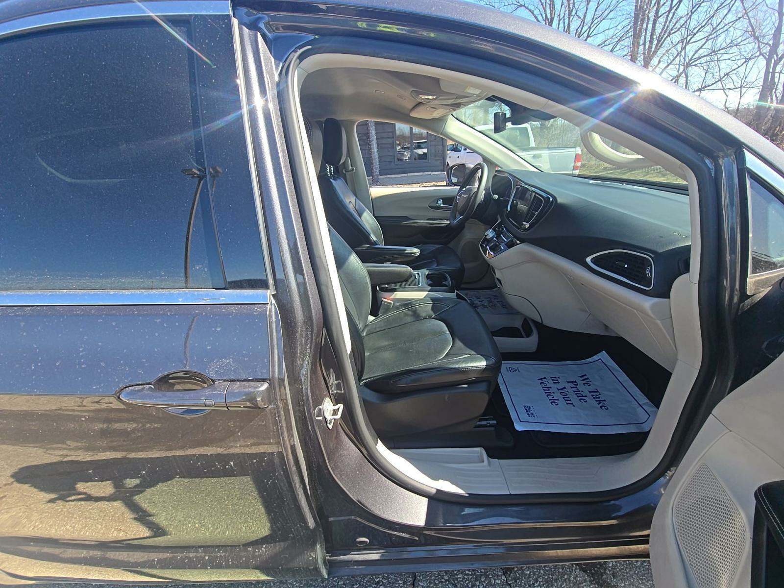 2022 Chrysler Pacifica Touring L FWD