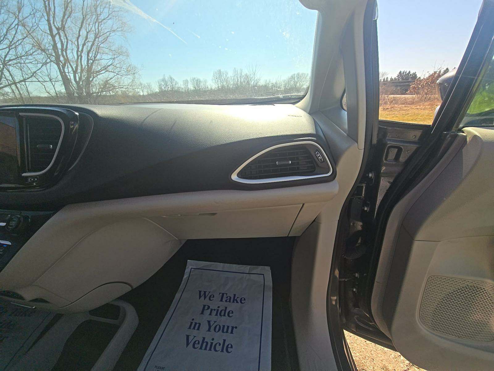 2022 Chrysler Pacifica Touring L FWD